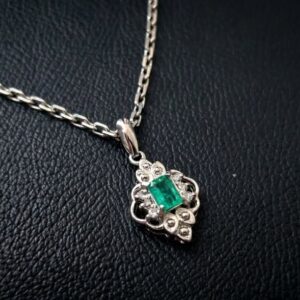Dây chuyền bạch kim mặt Ngọc lục bảo (Emerald)